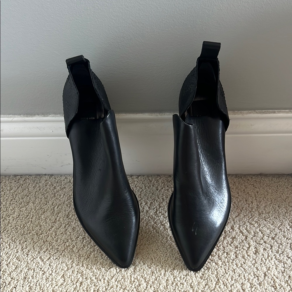 Dolce Vita Sonni Black Leather Ankle Booties - Picture 4 of 9